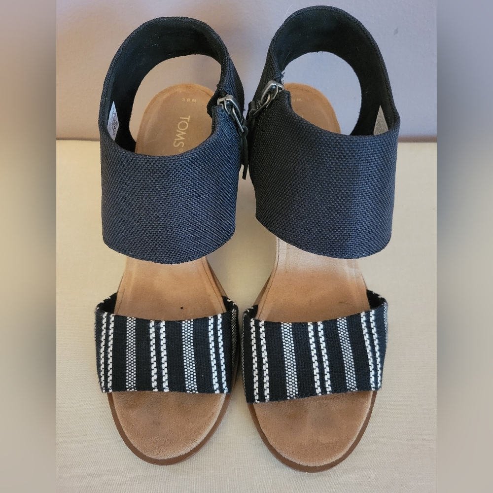 TOMS Women's Black and White Striped Sandals 8.5 Gently Used